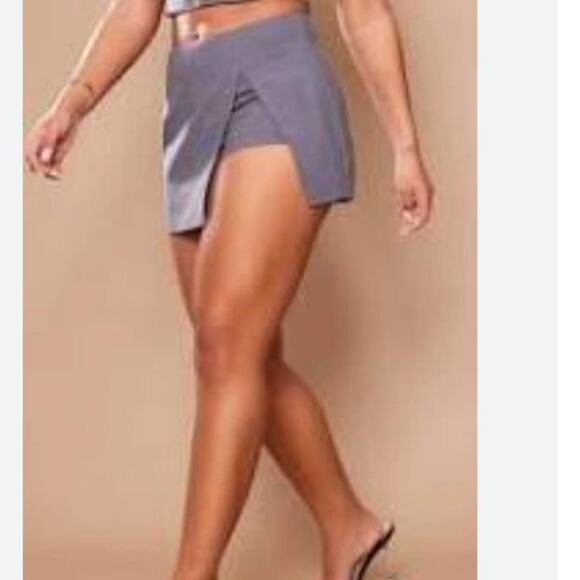 Pretty Little Things gray woven side slit mini skirt skort size 6 - Picture 3 of 11